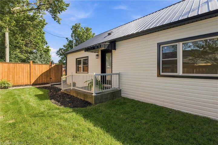 Property Photo:  116 Dufferin Street  ON L0R 2A0 