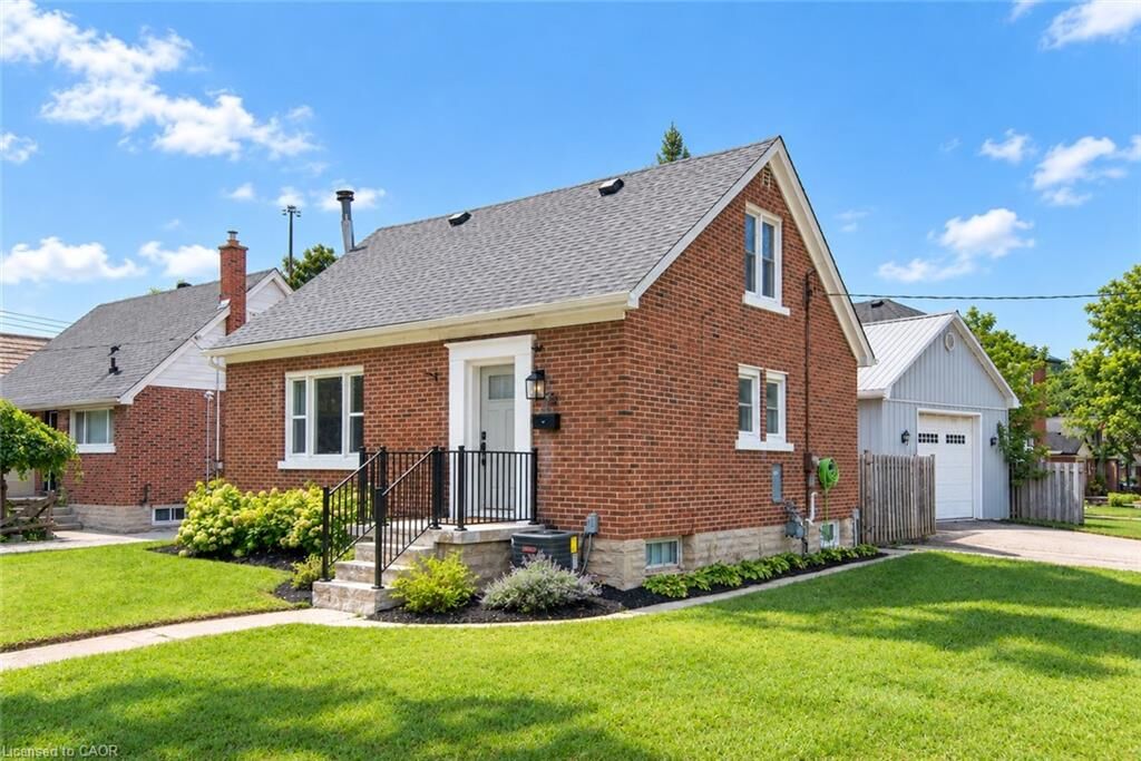 Property Photo:  32 Belleview Avenue  ON N2B 1G3 