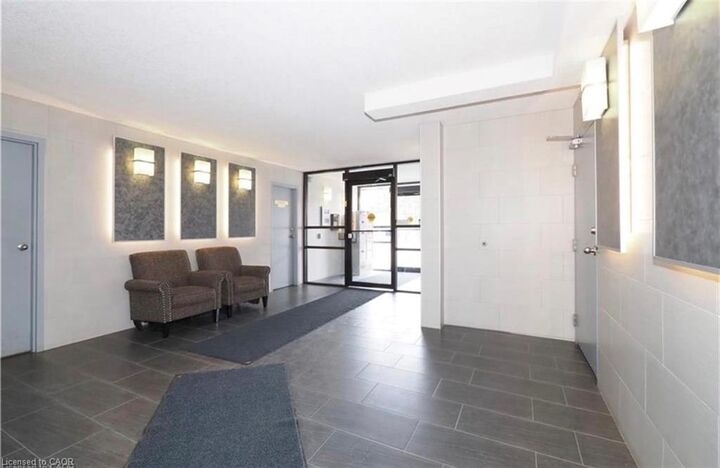 Property Photo:  18 Holborn Court 105  ON N2A 4A1 