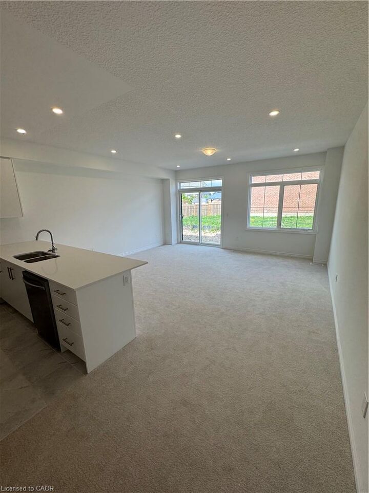 Property Photo:  6 Elite Crescent  ON N3W 0L1 
