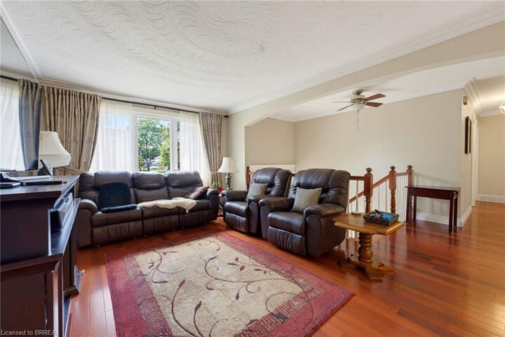Property Photo:  32 Wedgewood Drive  ON N3R 6J3 