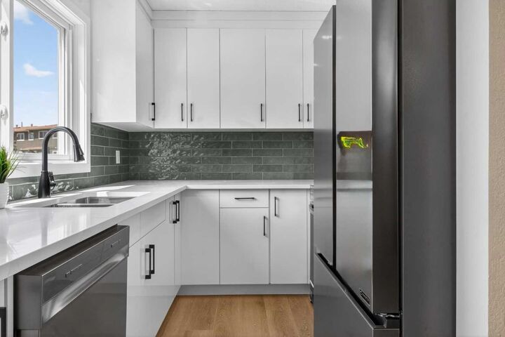 Property Photo:  5340 17 Avenue SW 306  AB T3E 6M3 