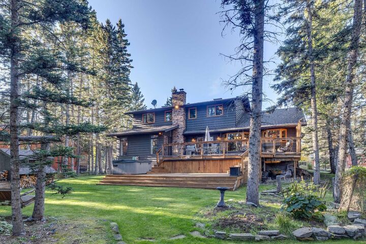 Property Photo:  58 Wolf Drive  AB T3Z 1A3 