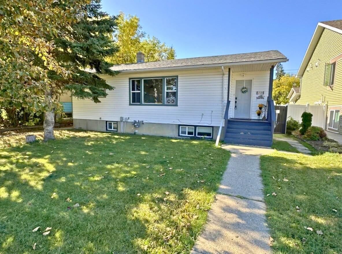 Property Photo:  5548 44 Avenue  AB T4N 3J3 