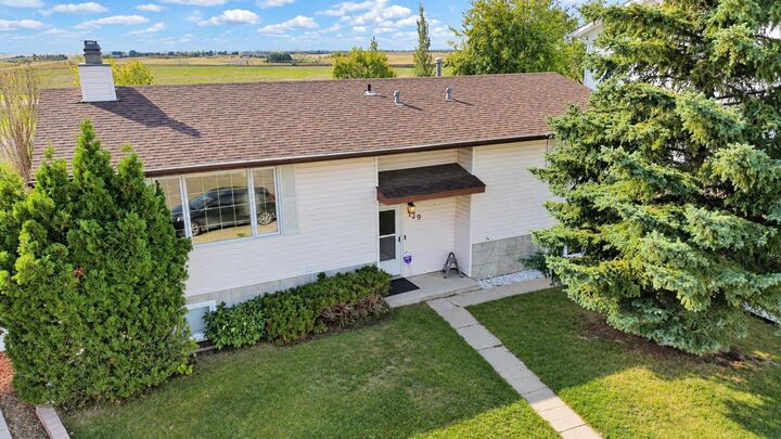 Property Photo: 139 Shacker Crescent W AB T0J 1P0