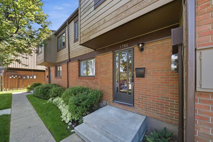 Property Photo:  9803 24 Street SW 1702  AB T2V 1S5 