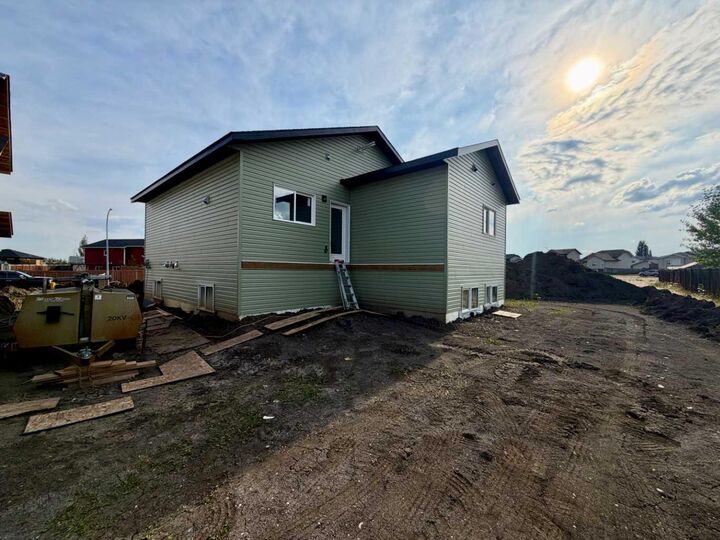 Property Photo:  9216 95 Avenue  AB T0H 3S0 