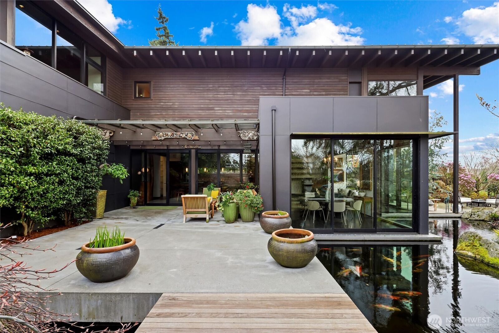 Property Photo:  919  6th Street W  WA 98033 