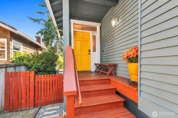 Property Photo: 5622 46th Avenue SW WA 98136