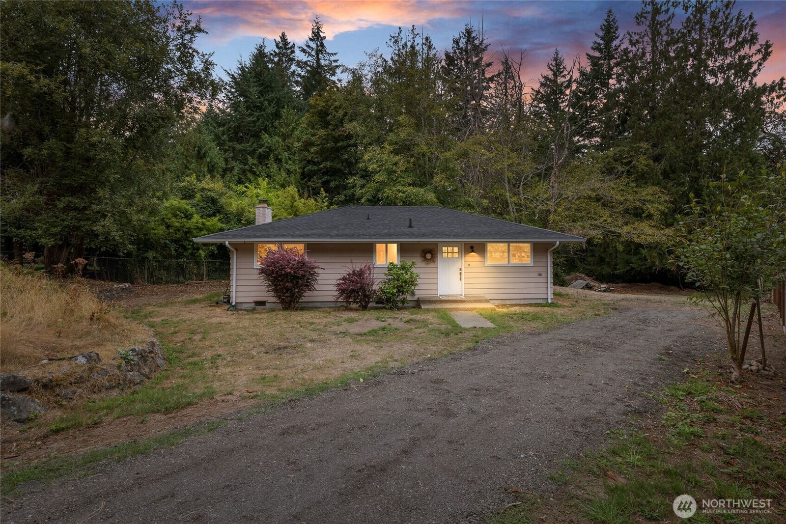 Property Photo: 811 Hyak Way WA 98333