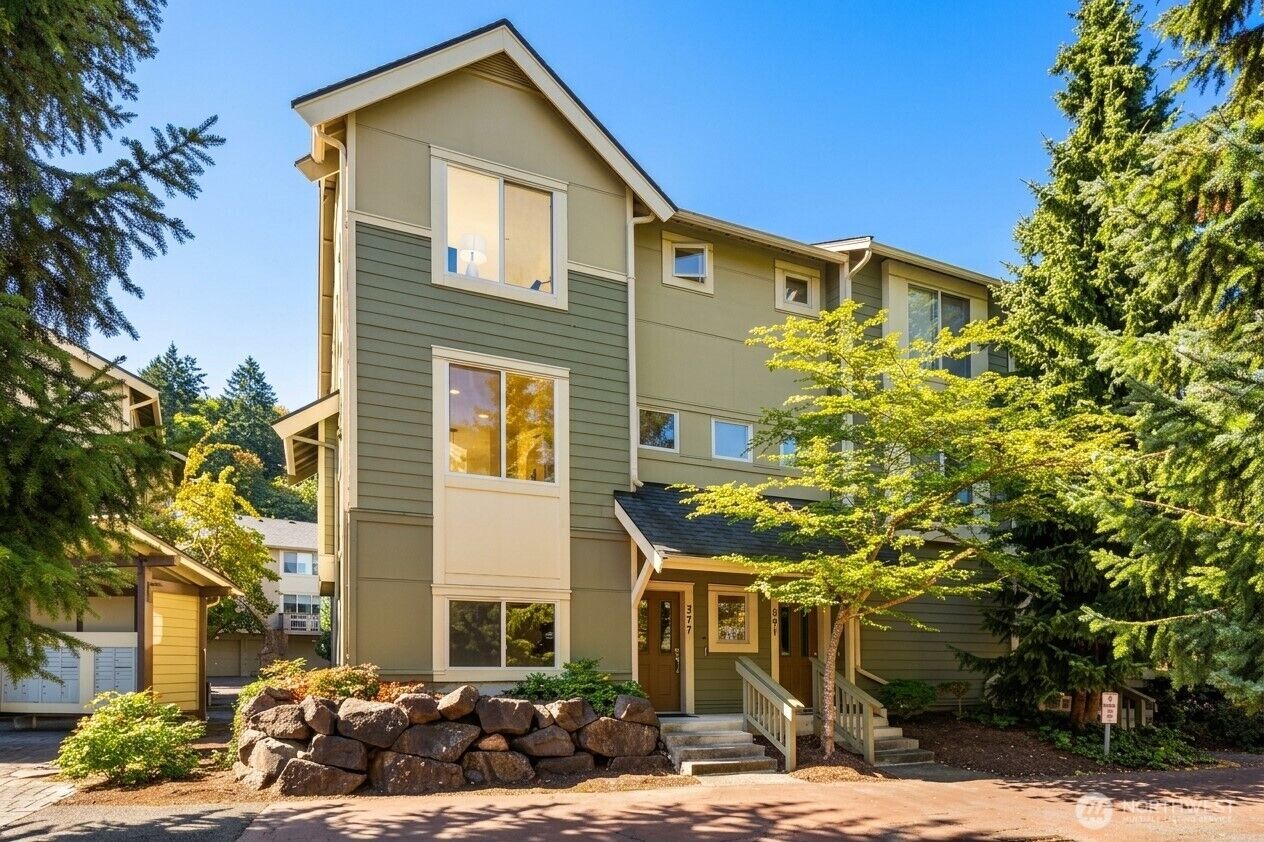 Property Photo: 377 NW Pebble Lane WA 98027