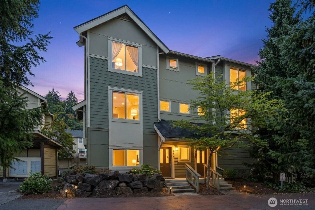 Property Photo: 377 NW Pebble Lane WA 98027