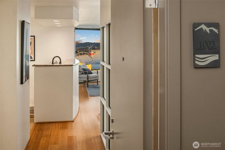 Property Photo:  2000  1st Avenue 1003  WA 98121 