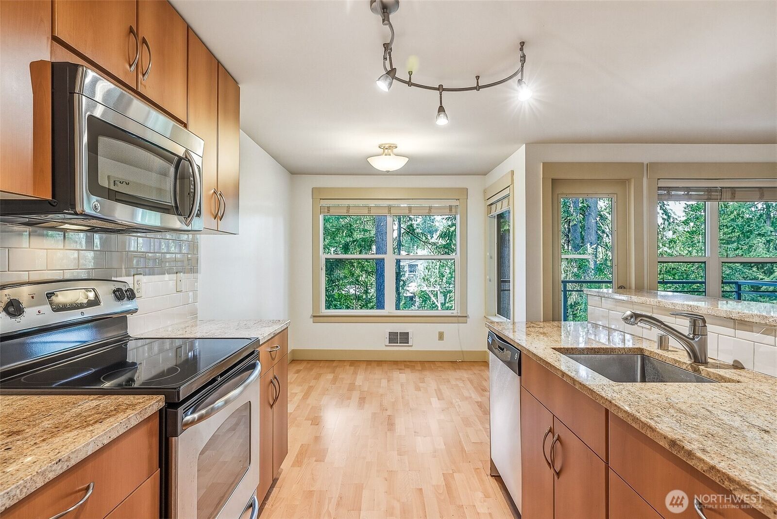 Property Photo: 22910 90th Avenue W E304 WA 98026