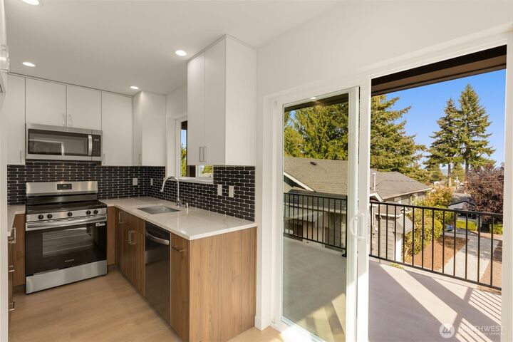 Property Photo: 5620 Wetmore Avenue C WA 98203