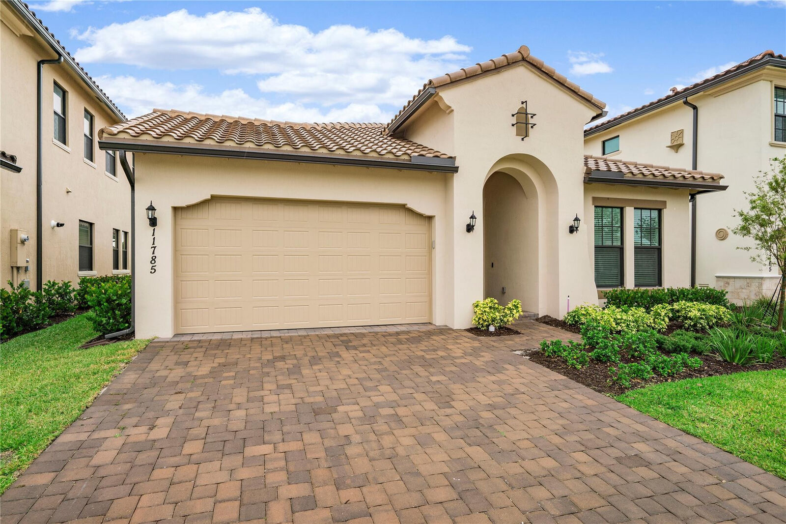 Property Photo:  11785 S Waterway Circle  FL 33076 