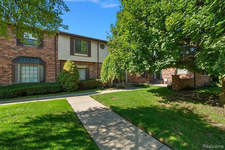 Property Photo:  2346 London Bridge Drive 62  MI 48307 