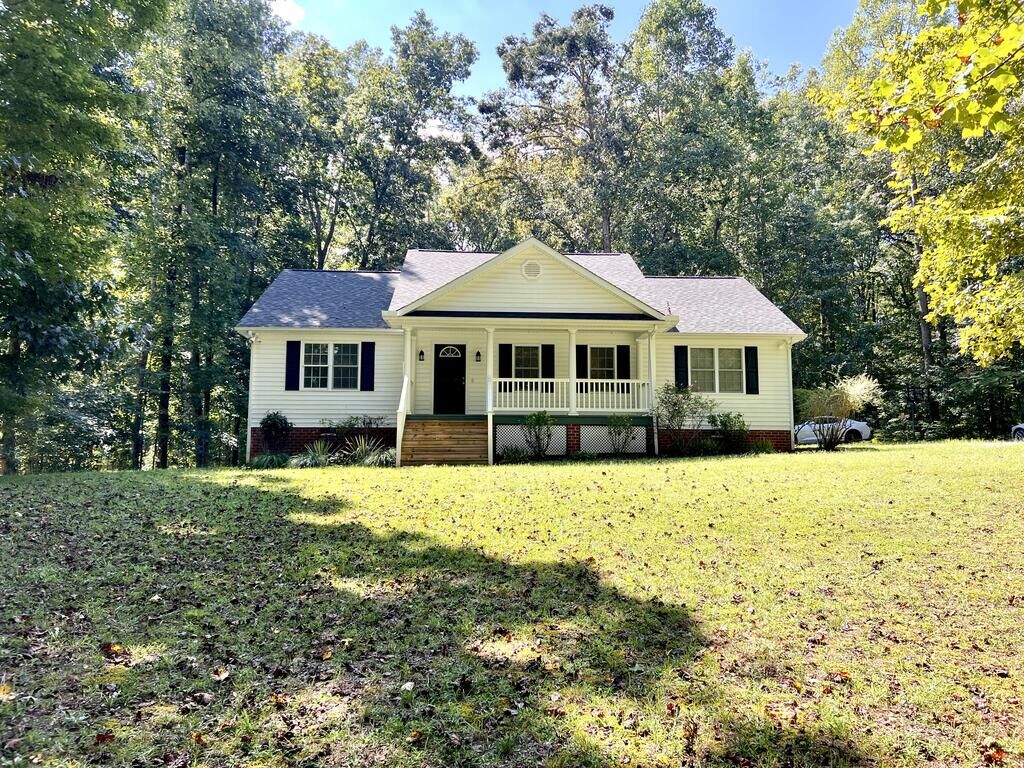 Property Photo: 9880 Knobs Hill Ln VA 23002