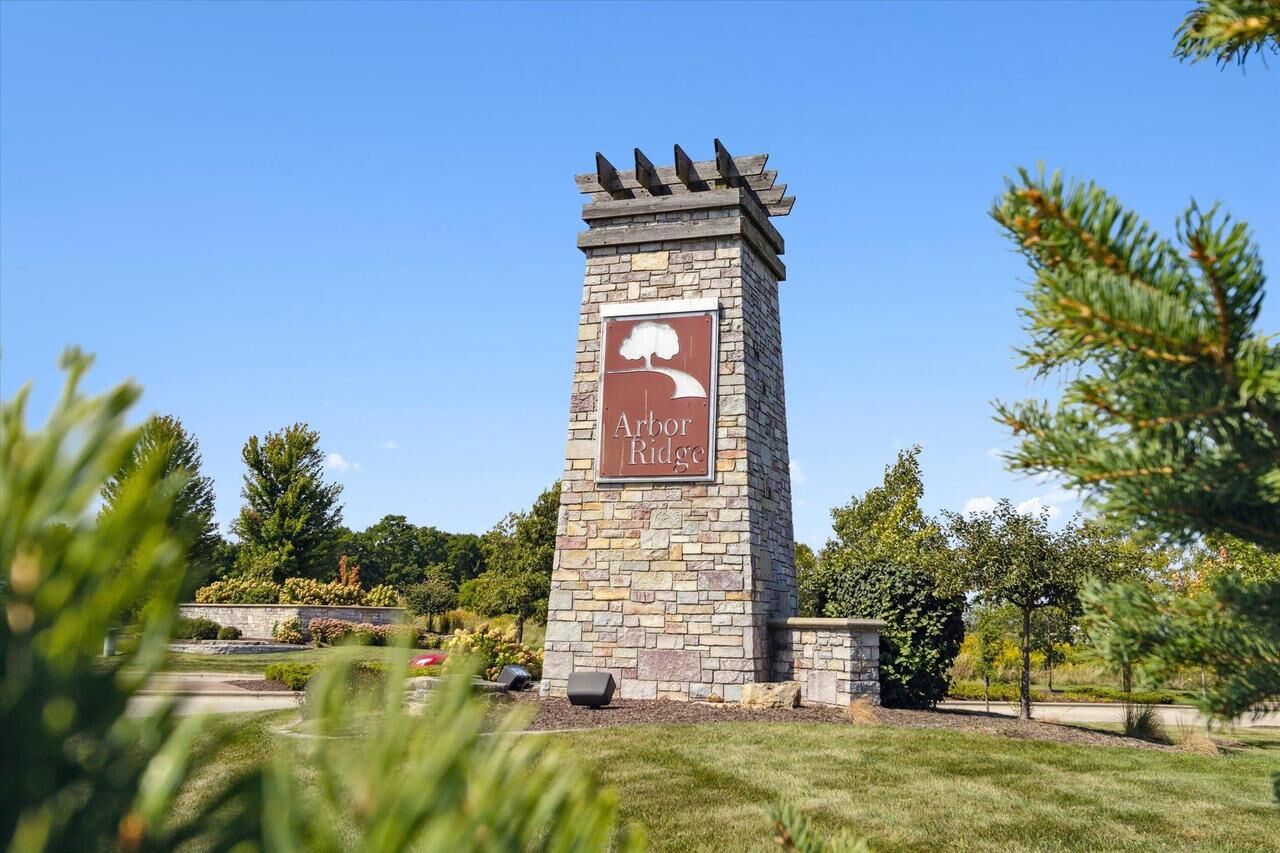 Property Photo:  2839 Oakridge Bend  WI 53548 