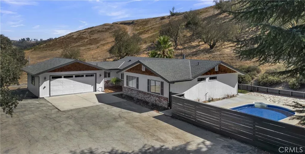 Property Photo: 3925 Hillcrest CA 93465