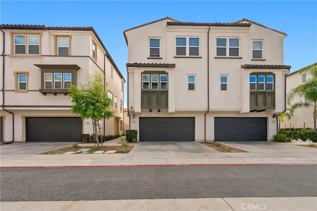 Property Photo:  318 S Quadrilateral  CA 92802 