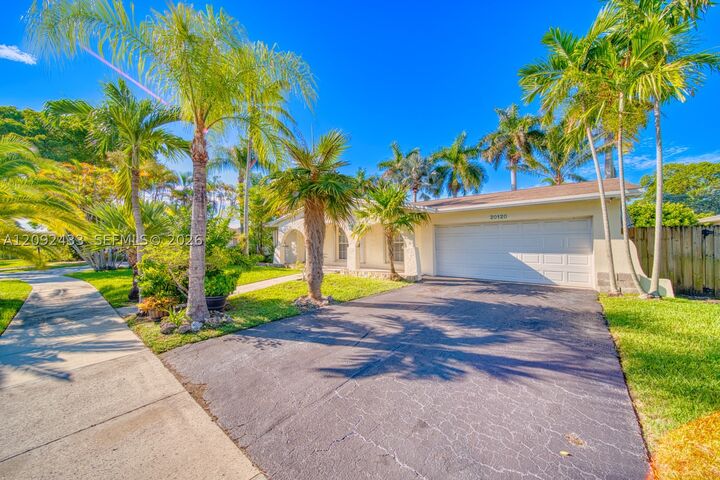 Property Photo: 20120 SW 84th Pl FL 33189