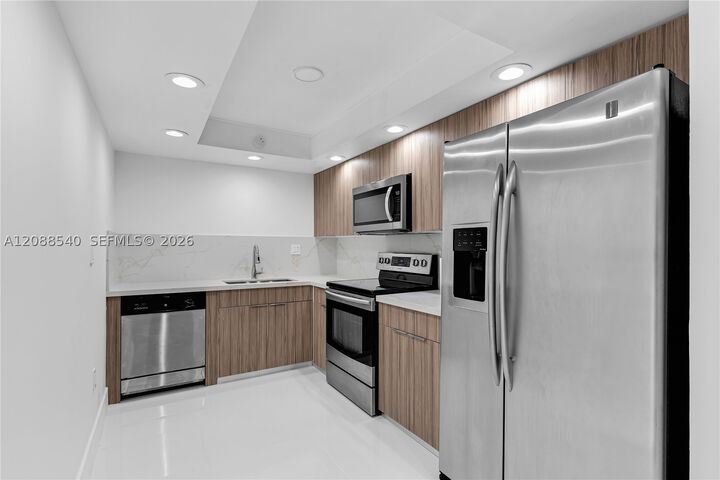 Property Photo: 14250 SW 62nd St 423 FL 33183