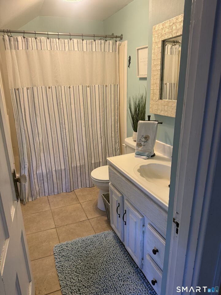 Property Photo:  