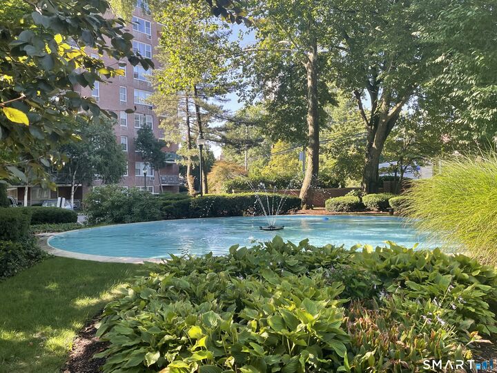 Property Photo:  91 Strawberry Hill Avenue 424  CT 06902 