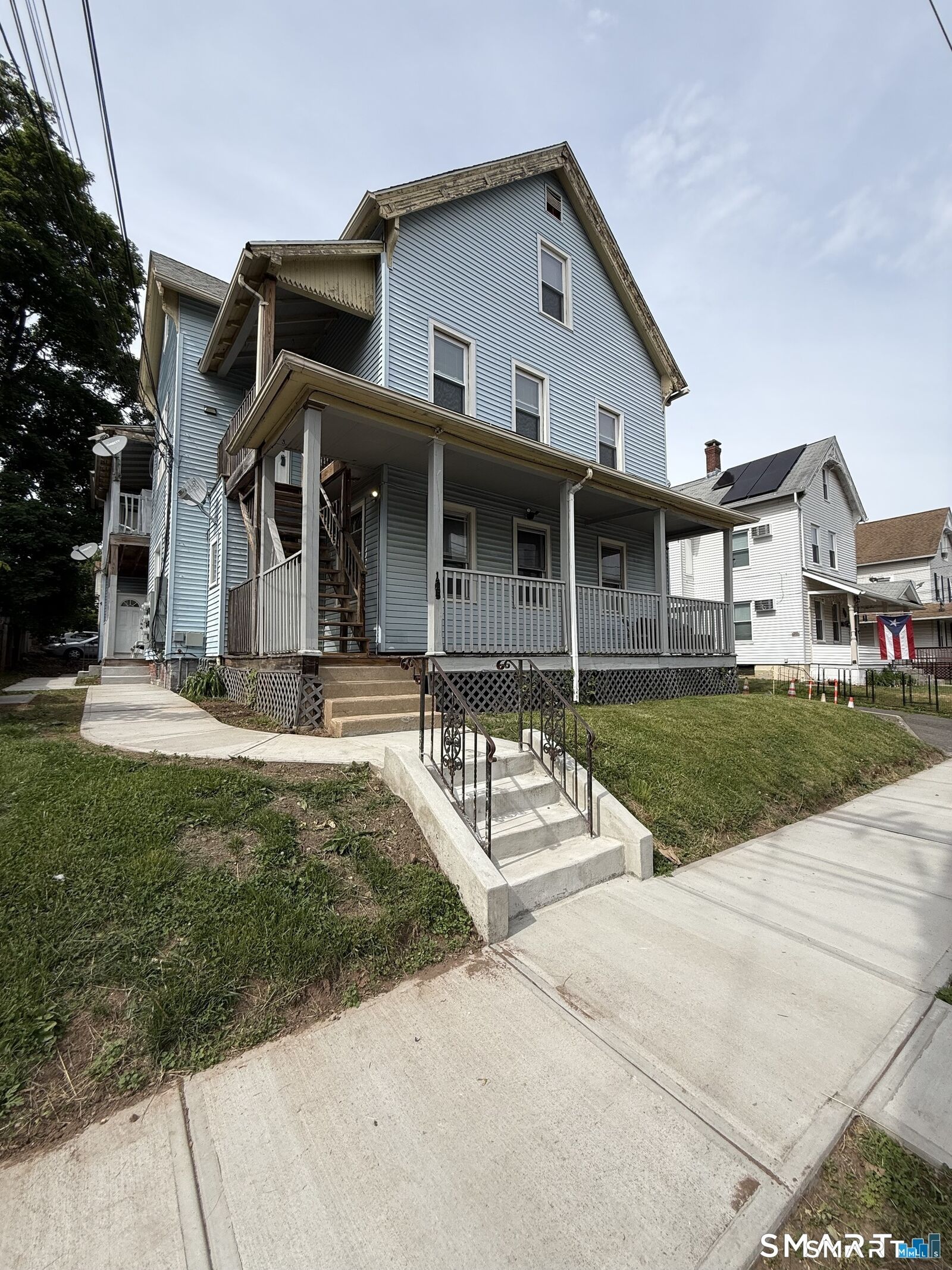 Property Photo:  125 Columbia Street  CT 06052 