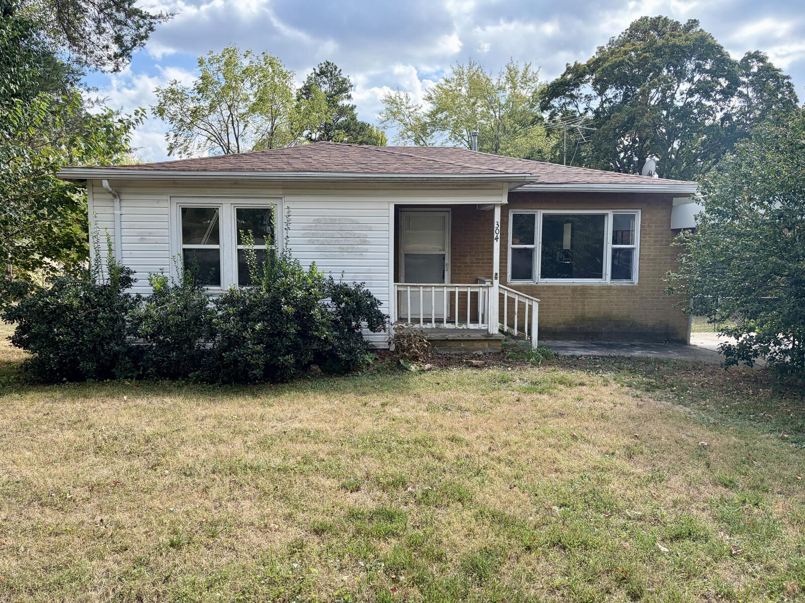 Property Photo: 304 W 10th Street MO 65793