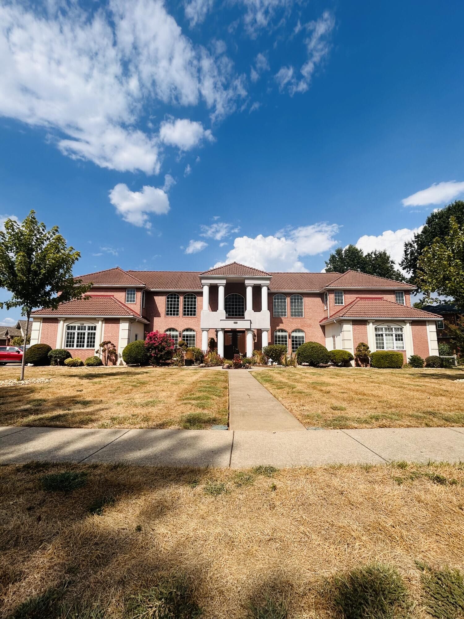 Property Photo: 1021 E Ironbridge Circle S MO 65810