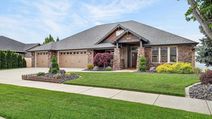Property Photo: 9203 N Scarlet Sky Dr WA 99208