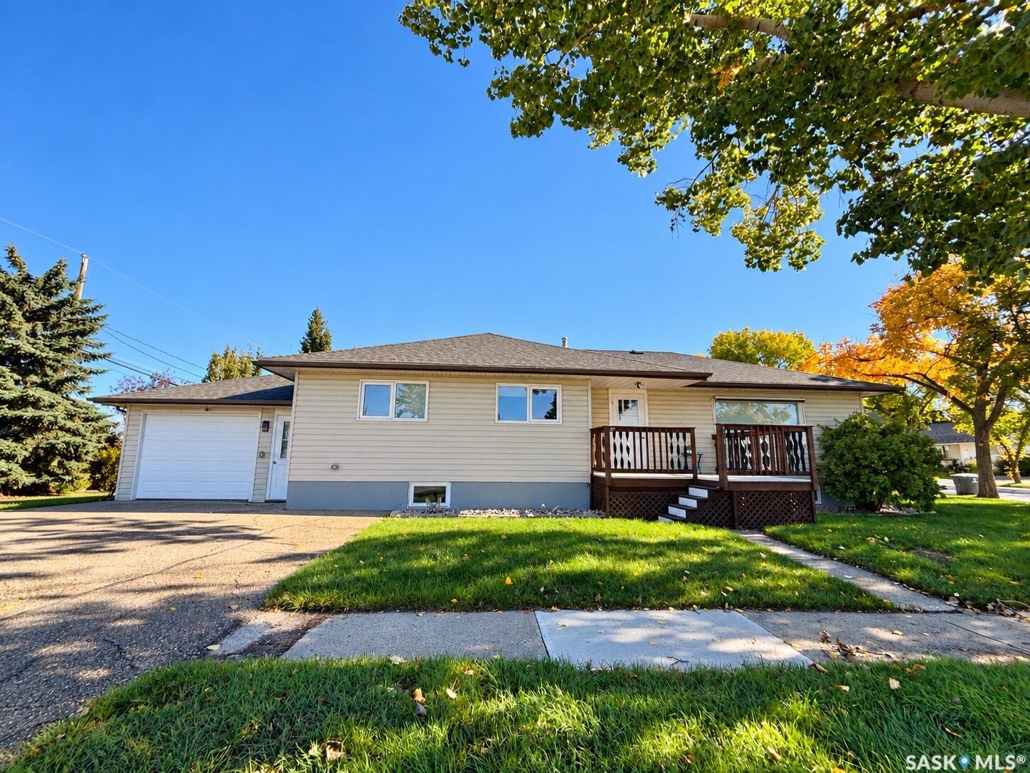 Property Photo: 418 4th Avenue W SK S0L 1S0