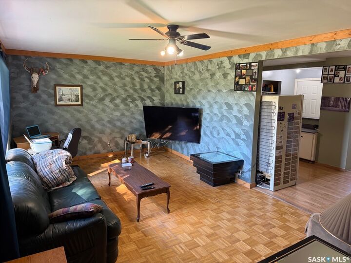 Property Photo:  373 Brownlee Avenue  SK S0G 3E0 