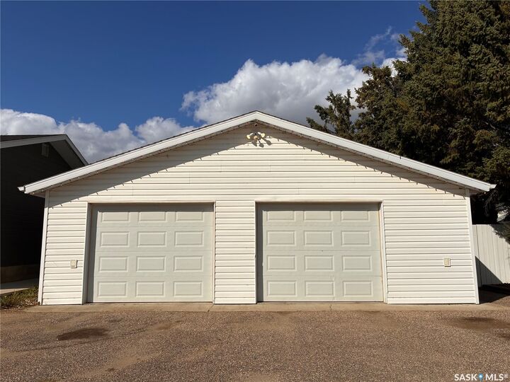 Property Photo: 301 7th Avenue W SK S0E 1E0