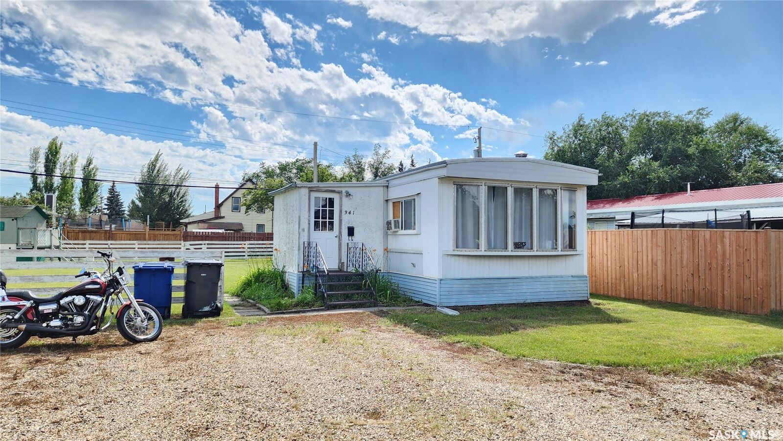 Property Photo: 341 30th Street W SK S0M 0E0