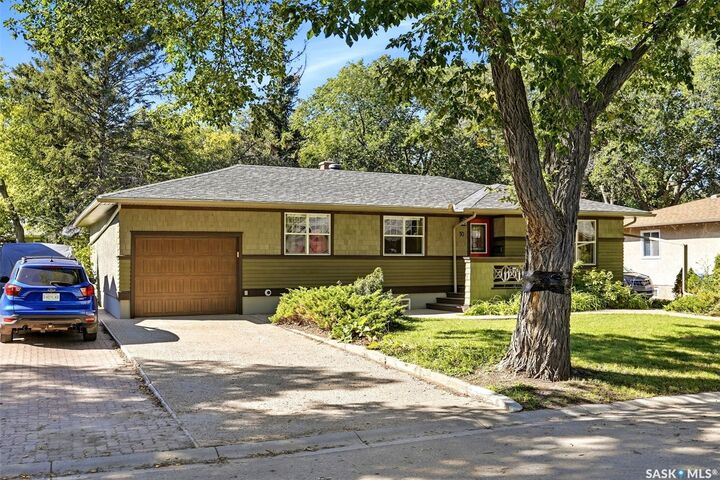 Property Photo:  30 Lake Street  SK S4S 4A8 