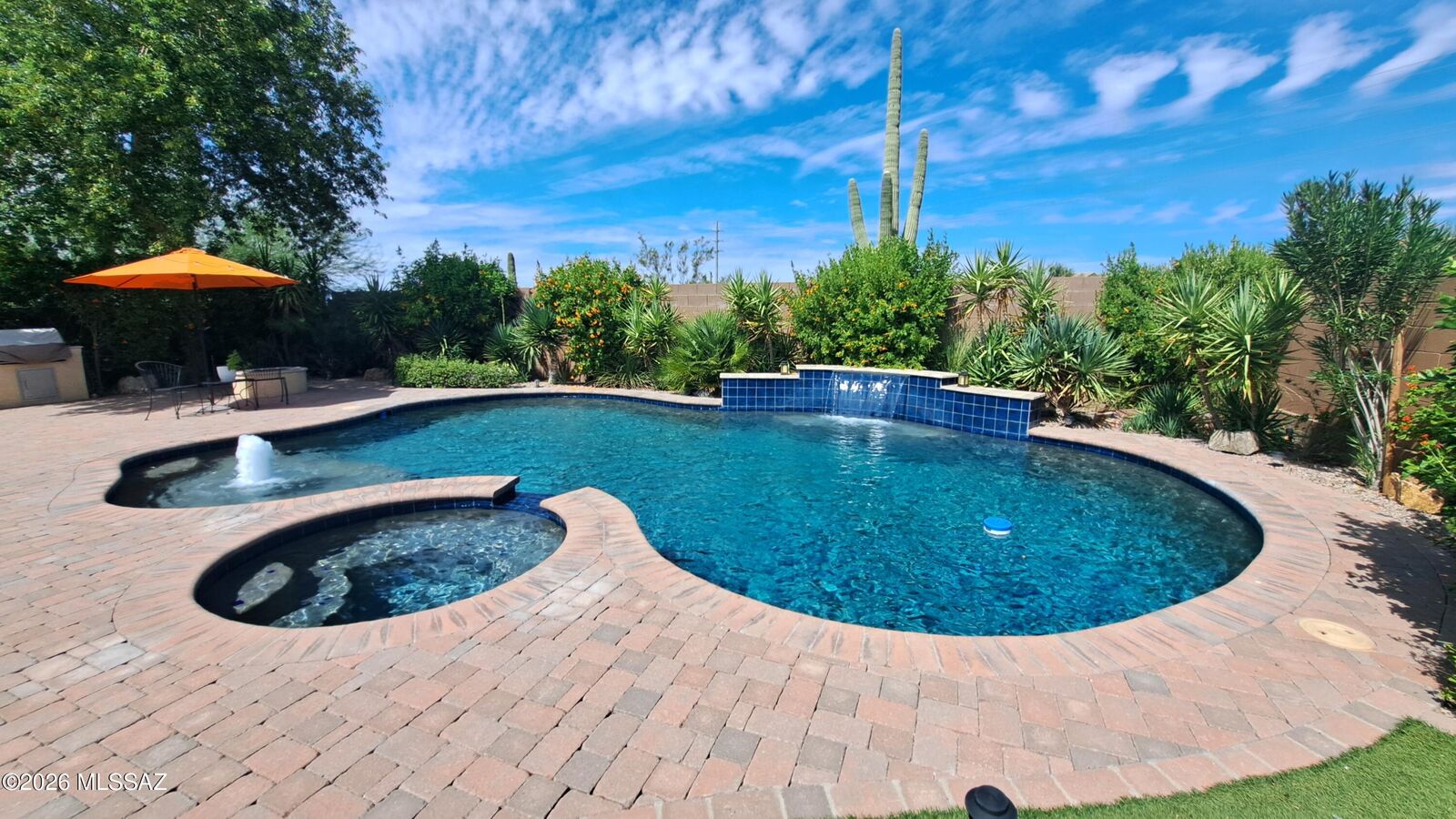 Property Photo: 11941 N Placita Casa De Amor AZ 85658