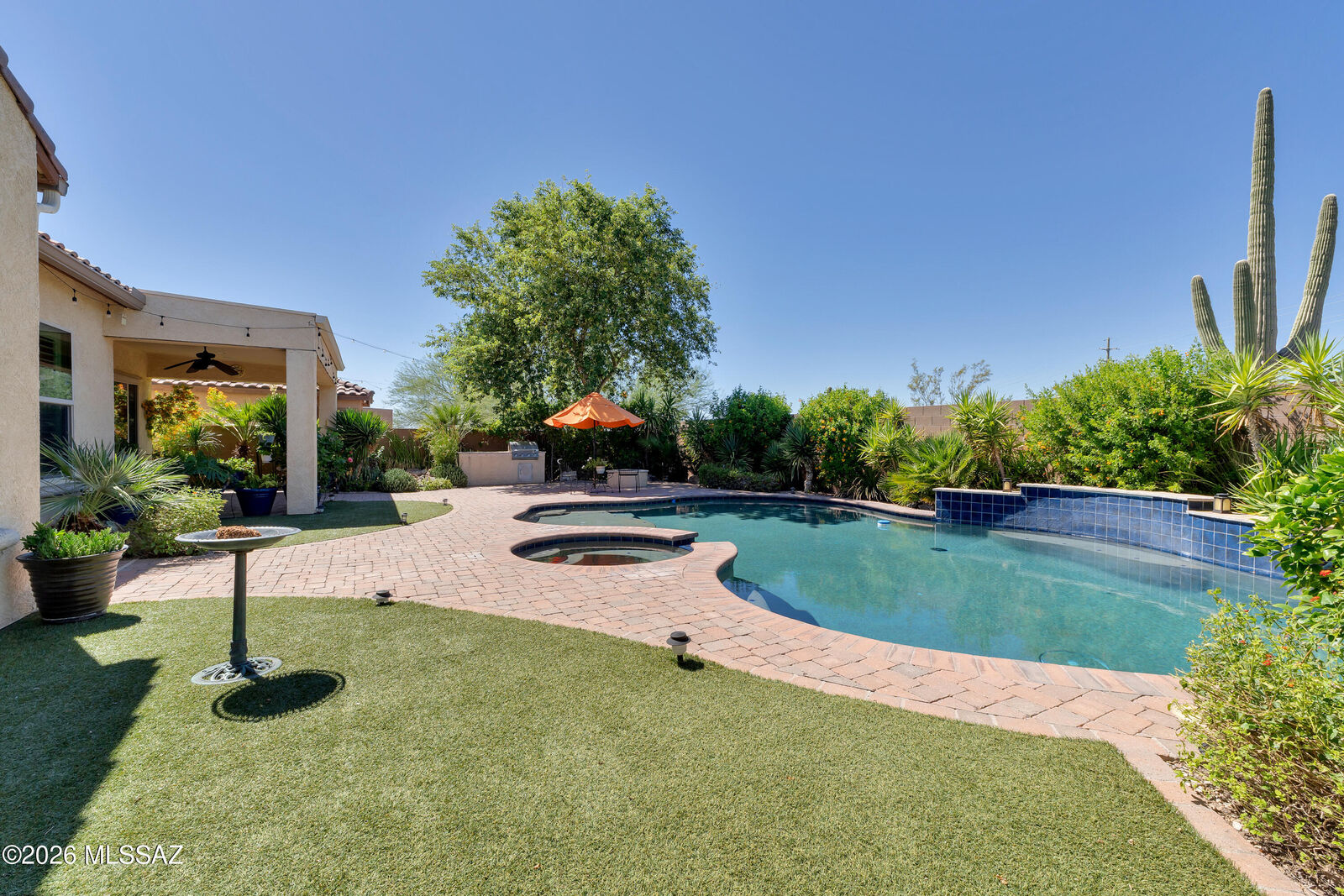 Property Photo: 11941 N Placita Casa De Amor AZ 85658