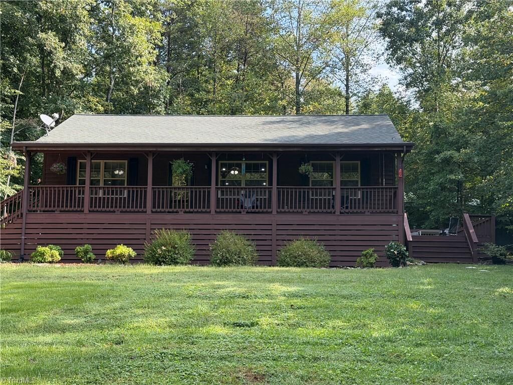 Property Photo: 411 Cabin Cove Lane NC 28654