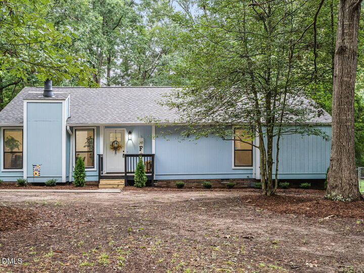 Property Photo: 14 Meadhall Court NC 27713