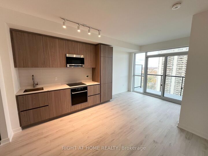 Property Photo: 120 Broadway Avenue 1801N ON M4P 0E9