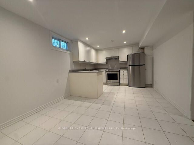 Property Photo:  66 Foundry Crescent Lower  ON L3P 6N7 