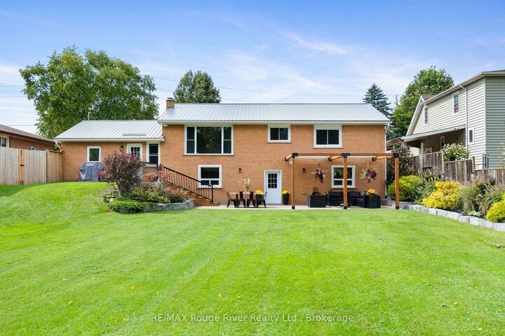 Property Photo:  348 Cottesmore Avenue  ON K9A 4E2 