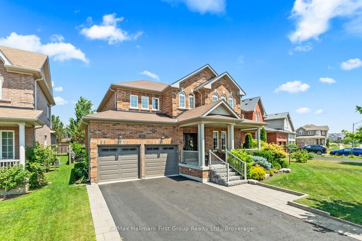 Property Photo:  928 Black Cherry Drive  ON L1K 0P6 