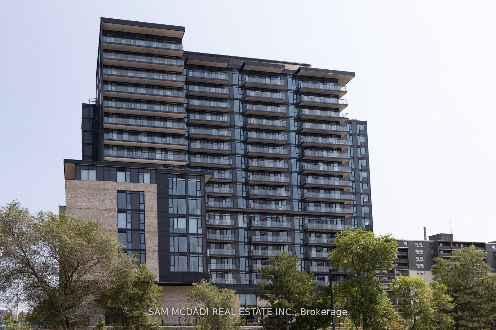 Property Photo:  86 Dundas Street E 1517  ON L5A 0B1 