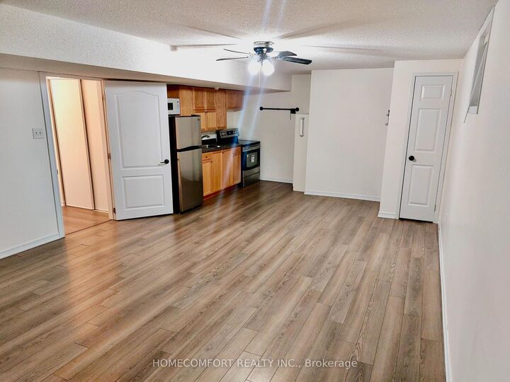 Property Photo:  11 Catherine Drive Lower  ON L4N 0Y5 