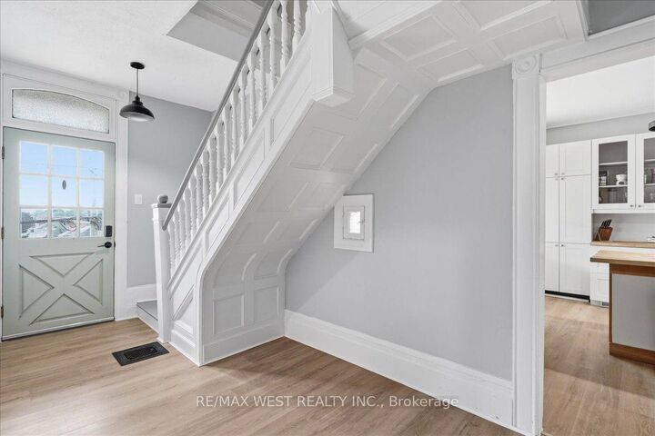 Property Photo:  45 Catharine Street  ON K8P 1L6 