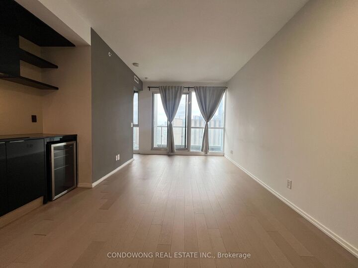 Property Photo: 70 Temperance Street 2901 ON M5H 0B1